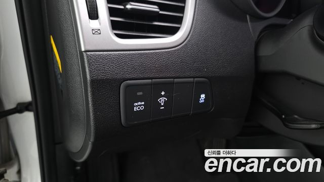 Hyundai AVANTE 2016 — photo 17