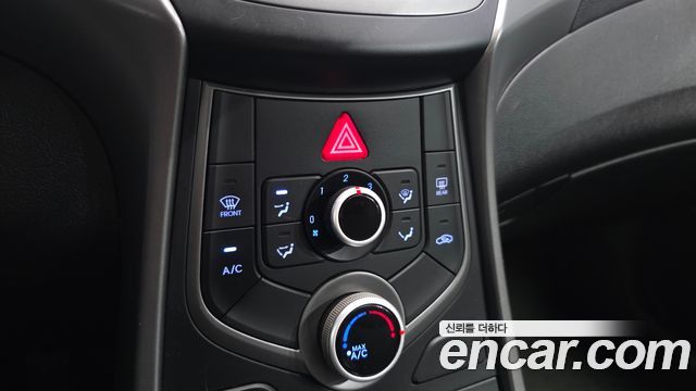 Hyundai AVANTE 2016 — photo 18