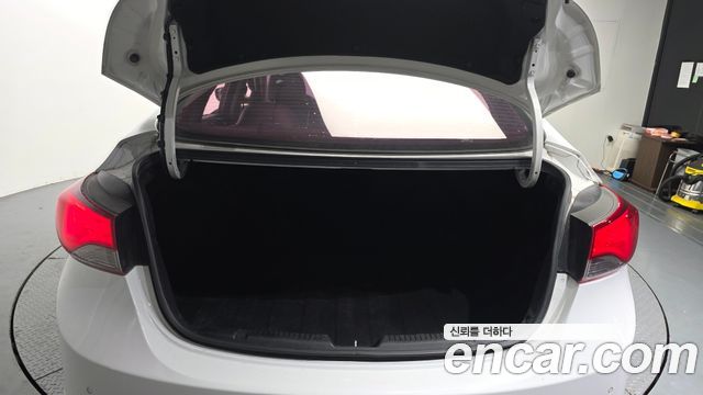 Hyundai AVANTE 2016 — photo 20