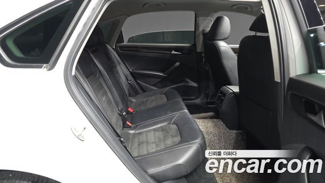 Volkswagen Passat 2015 — photo 18