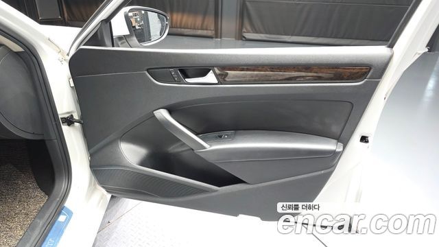 Volkswagen Passat 2015 — photo 14