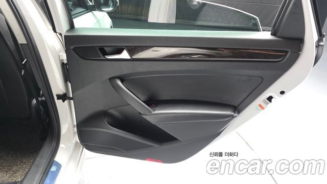 Volkswagen Passat 2015 — photo 15