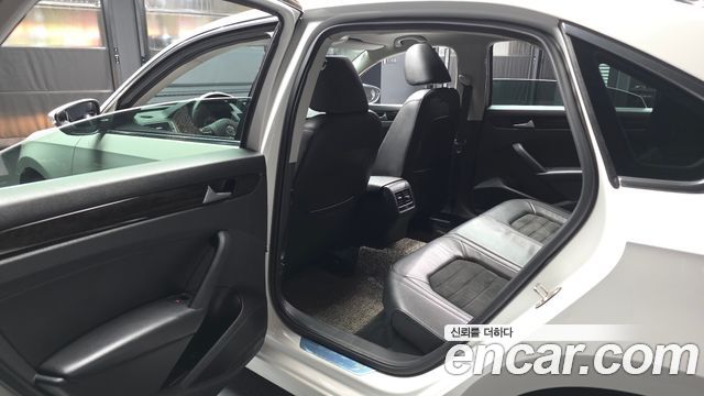 Volkswagen Passat 2015 — photo 16