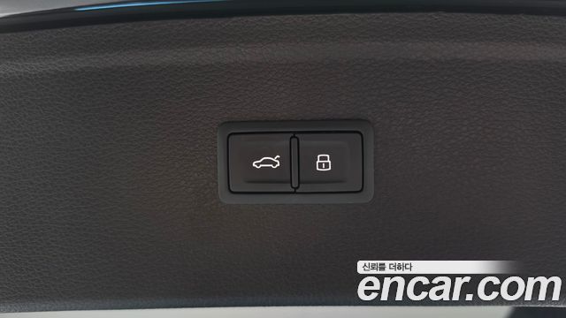 Audi Q5 2023 — photo 31