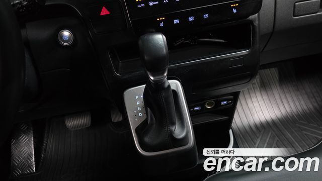 Hyundai Staria 2022 — photo 9