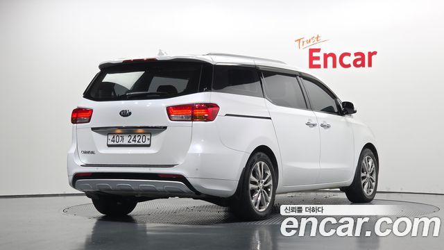 Kia Canival 2018 — photo 2