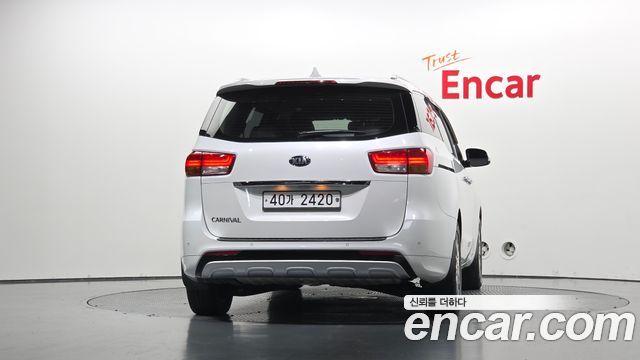 Kia Canival 2018 — photo 4