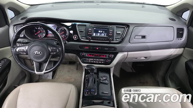 Kia Canival 2018 — photo 10