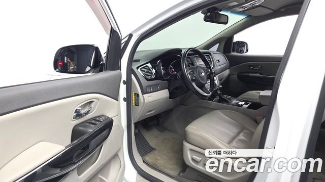 Kia Canival 2018 — photo 13