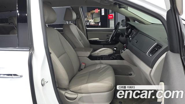 Kia Canival 2018 — photo 17