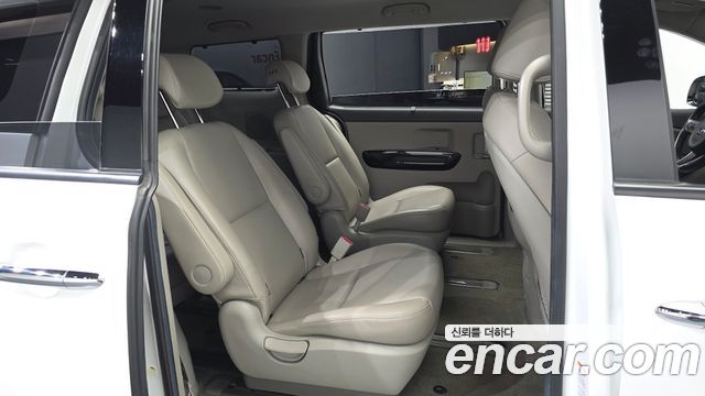 Kia Canival 2018 — photo 18
