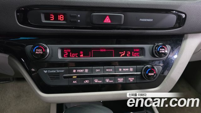 Kia Canival 2018 — photo 21