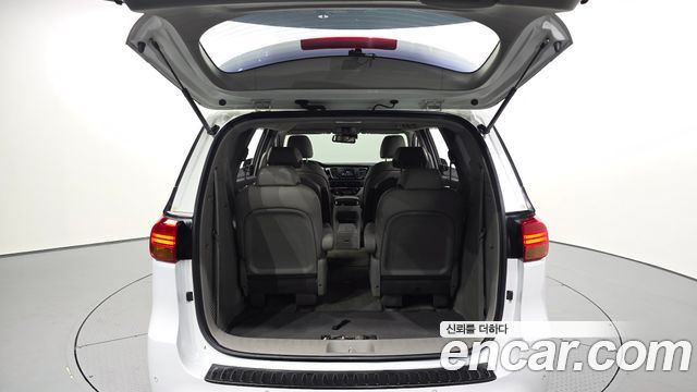 Kia Canival 2018 — photo 26