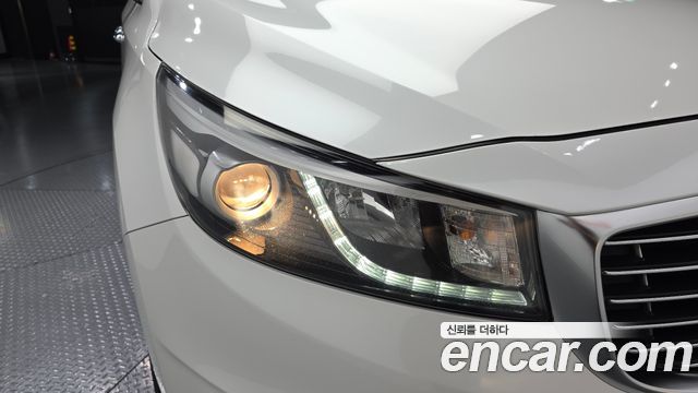 Kia Canival 2018 — photo 8