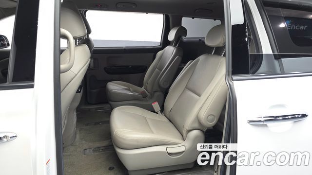 Kia Canival 2018 — photo 16