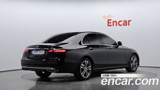 Mercedes-Benz E-Class 2023 — photo 2