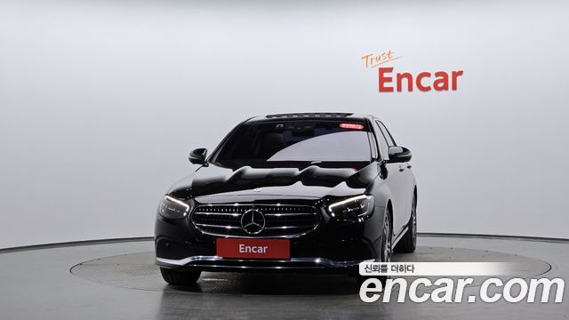Mercedes-Benz E-Class 2023 — photo 3