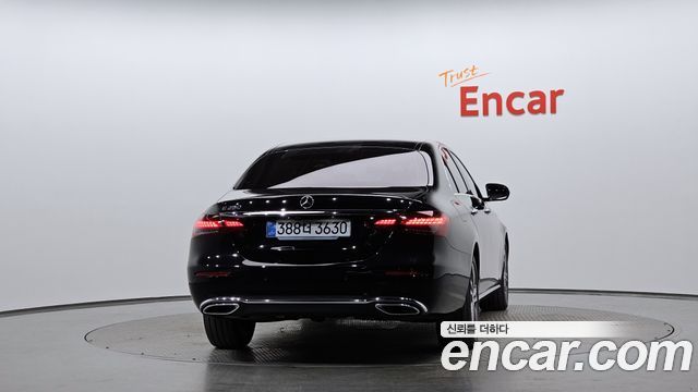 Mercedes-Benz E-Class 2023 — photo 4