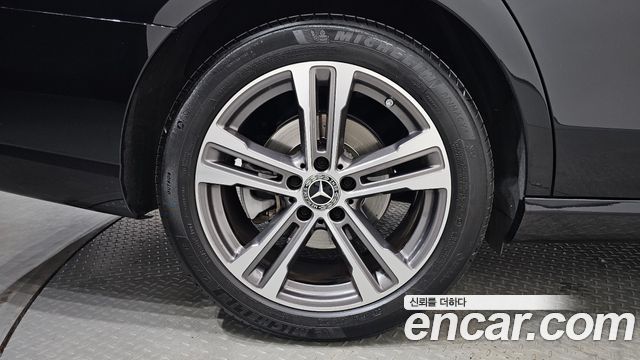 Mercedes-Benz E-Class 2023 — photo 5
