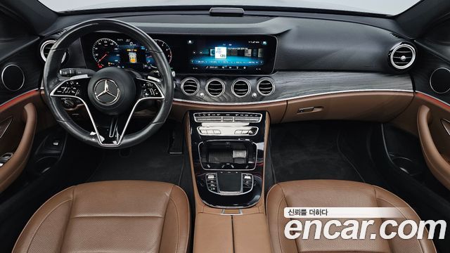 Mercedes-Benz E-Class 2023 — photo 10