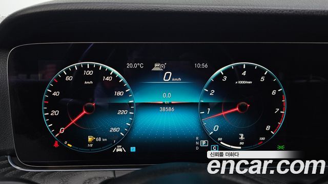 Mercedes-Benz E-Class 2023 — photo 11