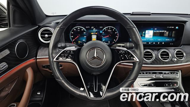 Mercedes-Benz E-Class 2023 — photo 19