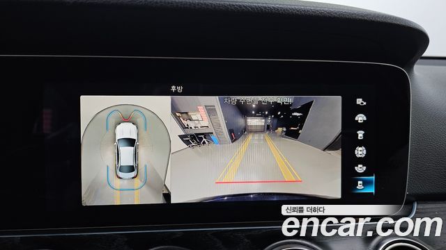 Mercedes-Benz E-Class 2023 — photo 21