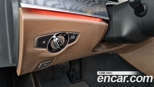 Mercedes-Benz E-Class 2023 — photo 25