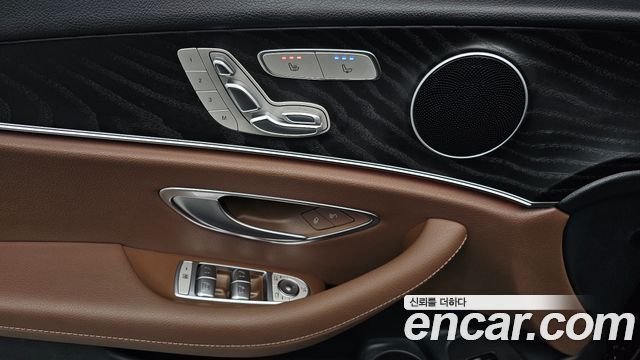 Mercedes-Benz E-Class 2023 — photo 26
