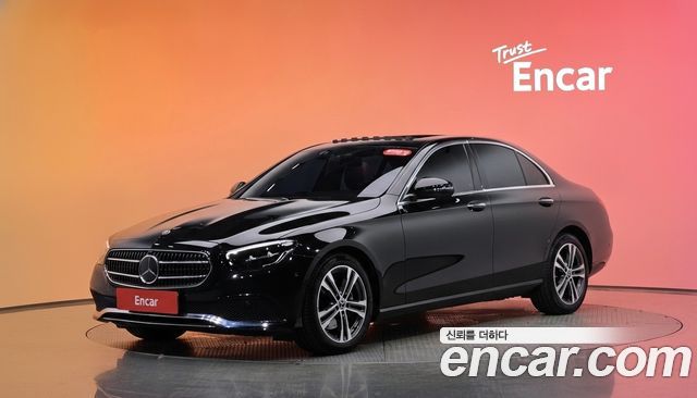 Mercedes-Benz E-Class 2023 — photo 1
