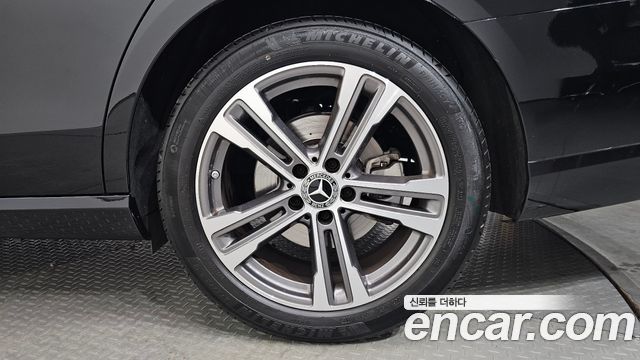 Mercedes-Benz E-Class 2023 — photo 7
