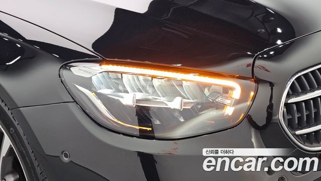 Mercedes-Benz E-Class 2023 — photo 8