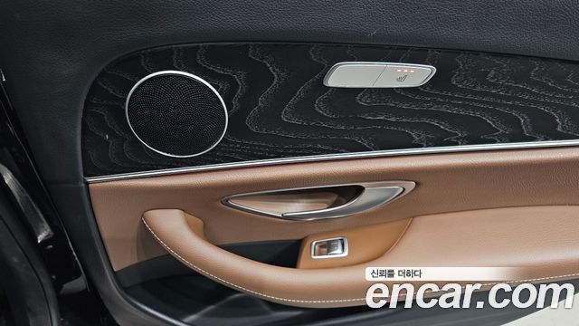 Mercedes-Benz E-Class 2023 — photo 29