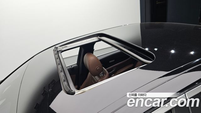 Mercedes-Benz E-Class 2023 — photo 30