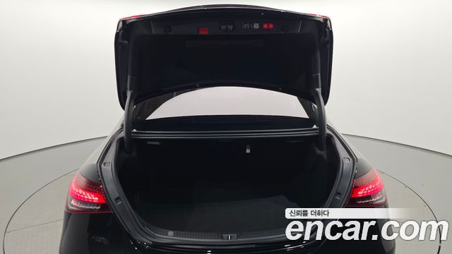 Mercedes-Benz E-Class 2023 — photo 31
