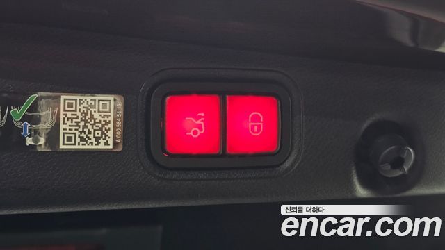 Mercedes-Benz E-Class 2023 — photo 32