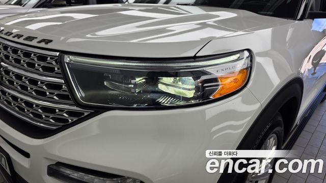 Ford Explorer 2020 — photo 8