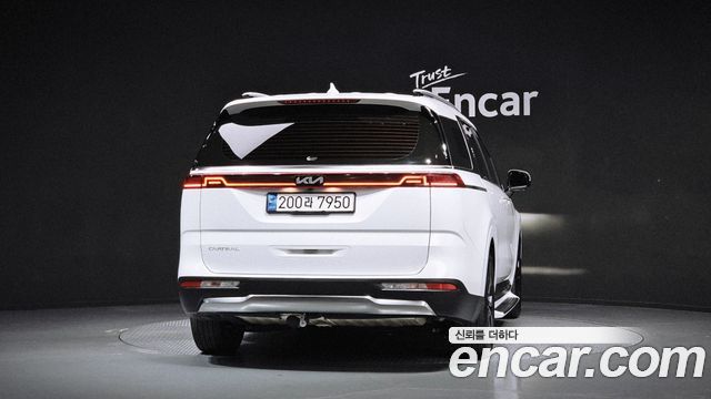Kia Canival 2023 — photo 4