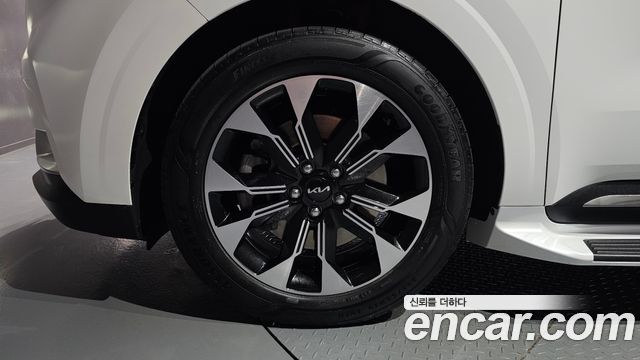 Kia Canival 2023 — photo 5