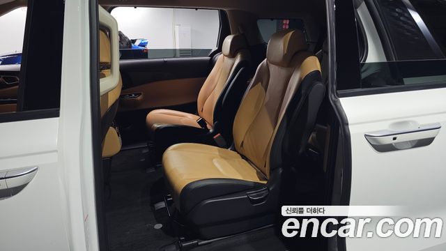 Kia Canival 2023 — photo 17