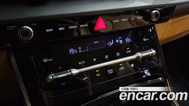 Kia Canival 2023 — photo 22