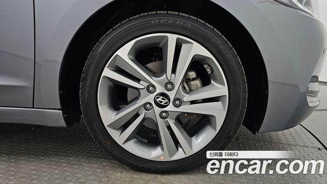 Hyundai AVANTE 2018 — photo 5