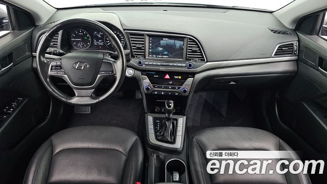 Hyundai AVANTE 2018 — photo 10
