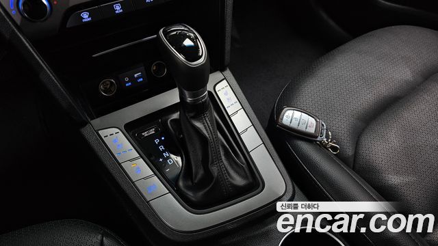 Hyundai AVANTE 2018 — photo 12