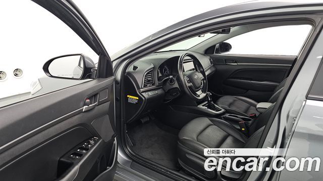 Hyundai AVANTE 2018 — photo 13