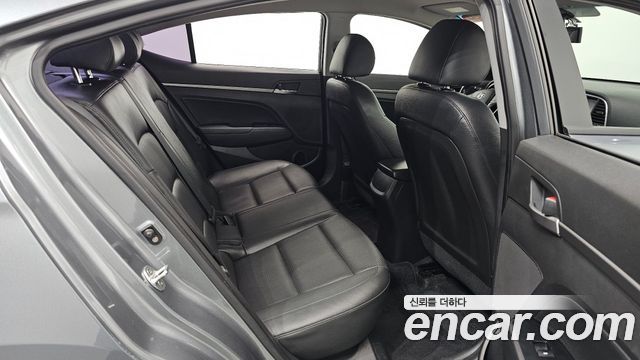 Hyundai AVANTE 2018 — photo 18