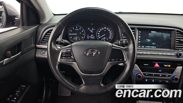 Hyundai AVANTE 2018 — photo 19