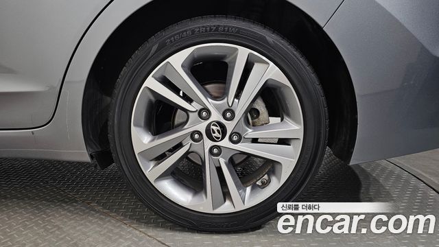 Hyundai AVANTE 2018 — photo 7