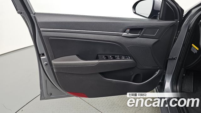 Hyundai AVANTE 2018 — photo 14