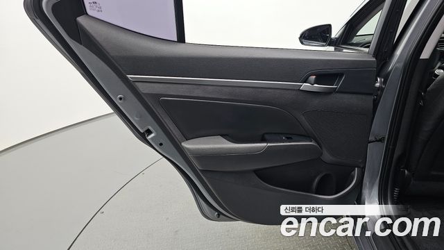 Hyundai AVANTE 2018 — photo 15